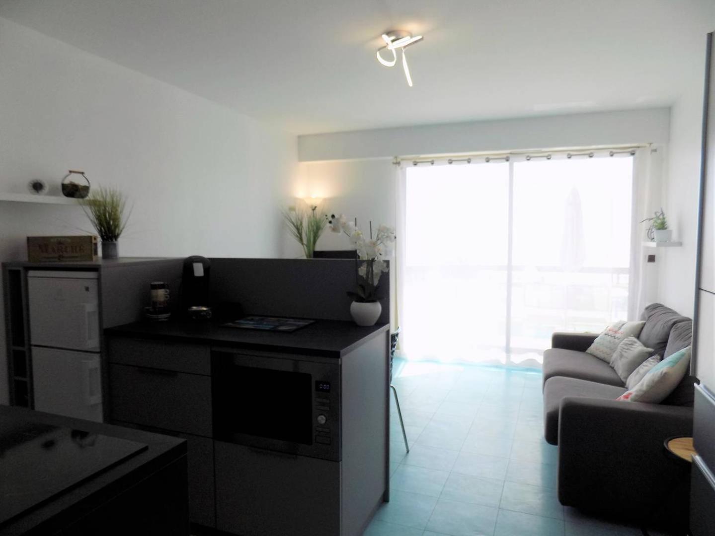 Saint Georges De Didonne - Pleine Vue Mer Pour Ce Studio Cabine Face A La Plage Exterior photo