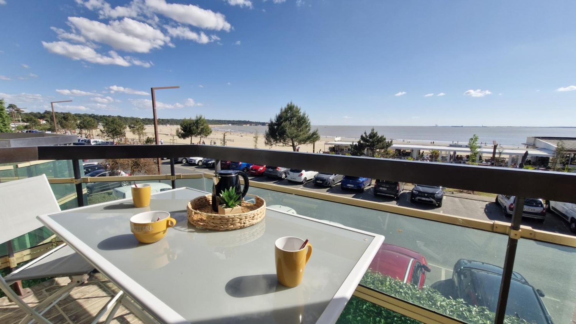 Saint Georges De Didonne - Pleine Vue Mer Pour Ce Studio Cabine Face A La Plage Exterior photo